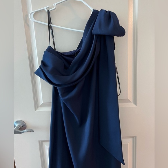 Tadashi Shoii Taffeta Bow One Shoulder Crepe Gown NWT - Picture 5 of 16